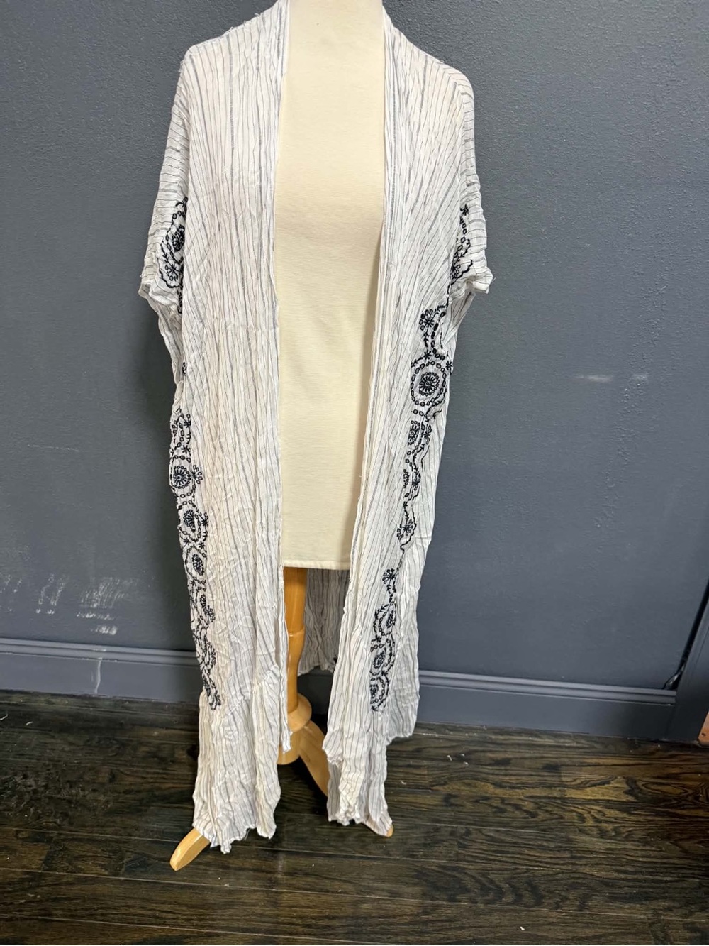 New! Free People White Embroidered Crinkle Kimono Wrap - Lightweight Accent